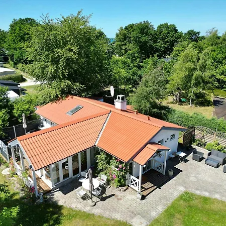 Сasa de vacaciones Retro With Three Terraces Near The